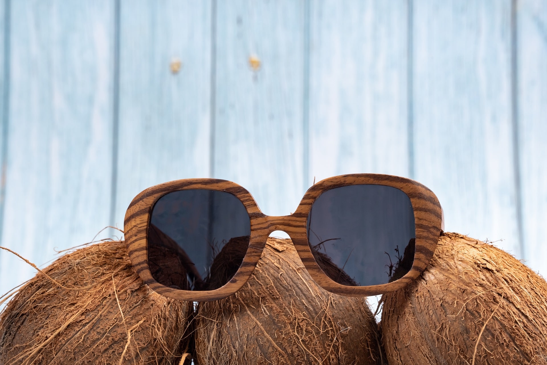 lunette de soleil en bois