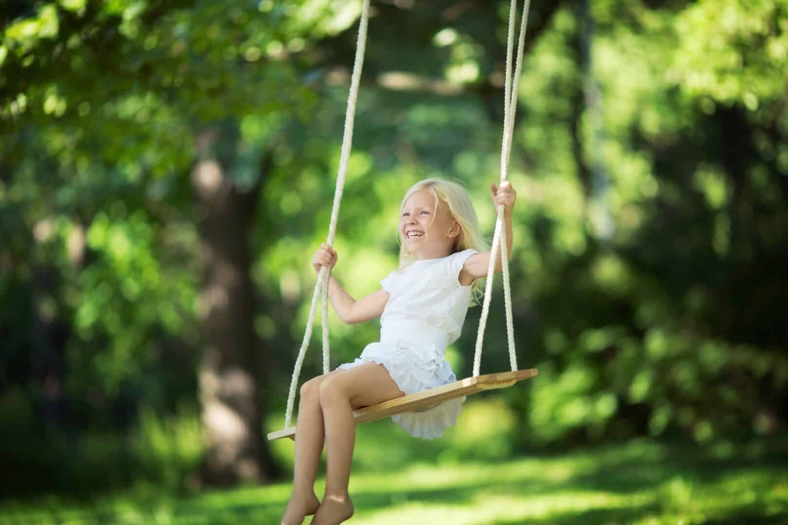 balançoire enfant jardin