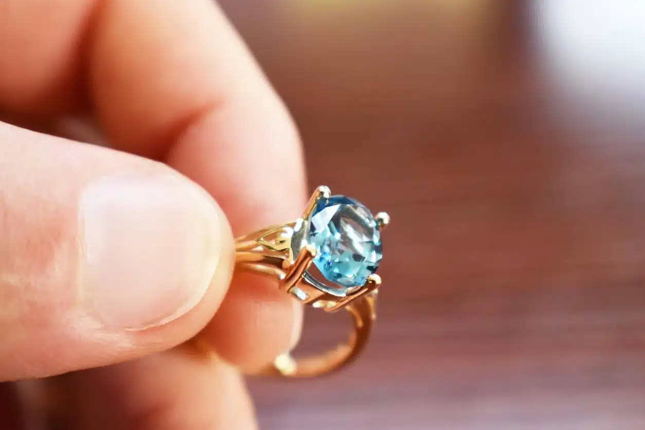 bijou en aigue marine